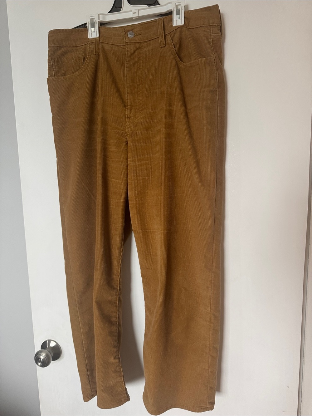 EUC Levi’s Ribcage Straight Corduroy Pants Tan 32